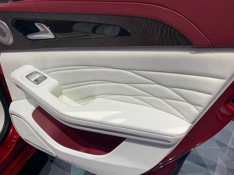 Cận cảnh mẫu Hongqi H9+ được mệnh danh là xe Maybach của Trung Quốc - 11 Cận cảnh mẫu Hongqi H9+ được mệnh danh là xe Maybach của Trung Quốc - 11