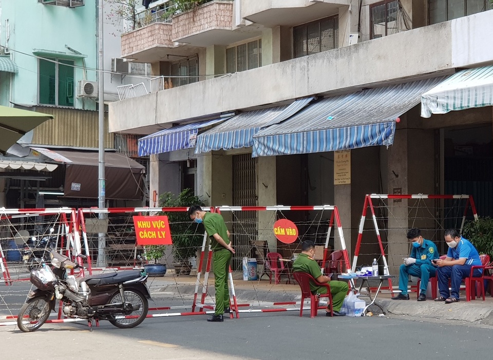 13 địa điểm đang bị phong tỏa tại TPHCM - 1 13 địa điểm đang bị phong tỏa tại TPHCM - 1