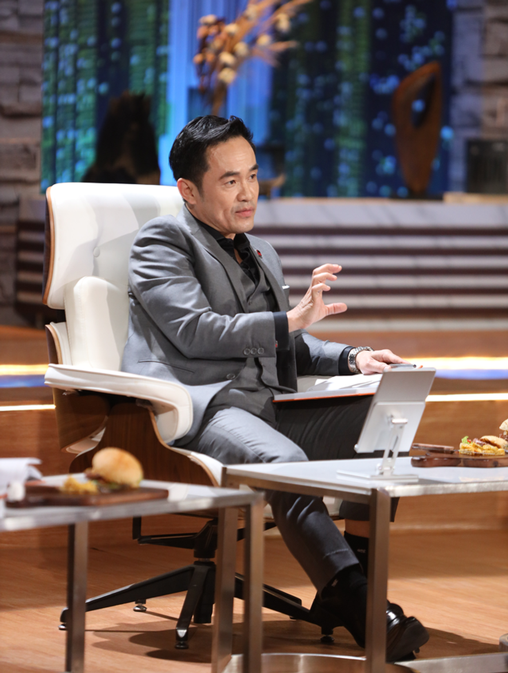 Cá mập mắc cạn khi bơi trên sóng Shark Tank - 2 Cá mập mắc cạn khi bơi trên sóng Shark Tank - 2