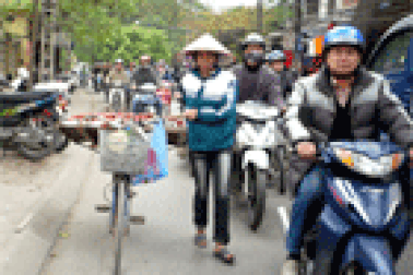 Tủi lòng thiếu nữ “chân đất”