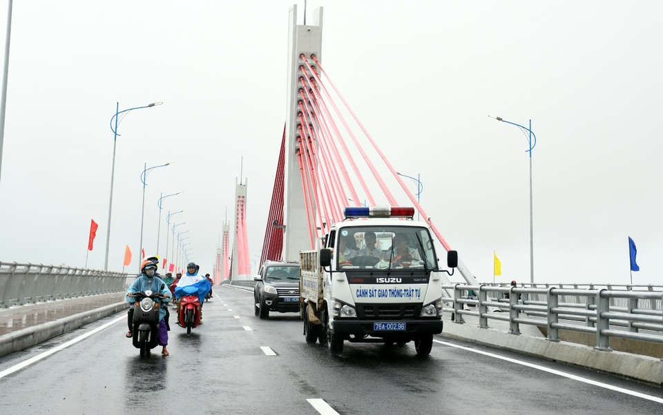 Thông xe cầu nghìn tỷ nối đôi bờ Trà Khúc - 2