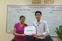 Hơn 102 triệu của bạn đọc đến với chàng trai một tay dành cơ hội cứu mẹ