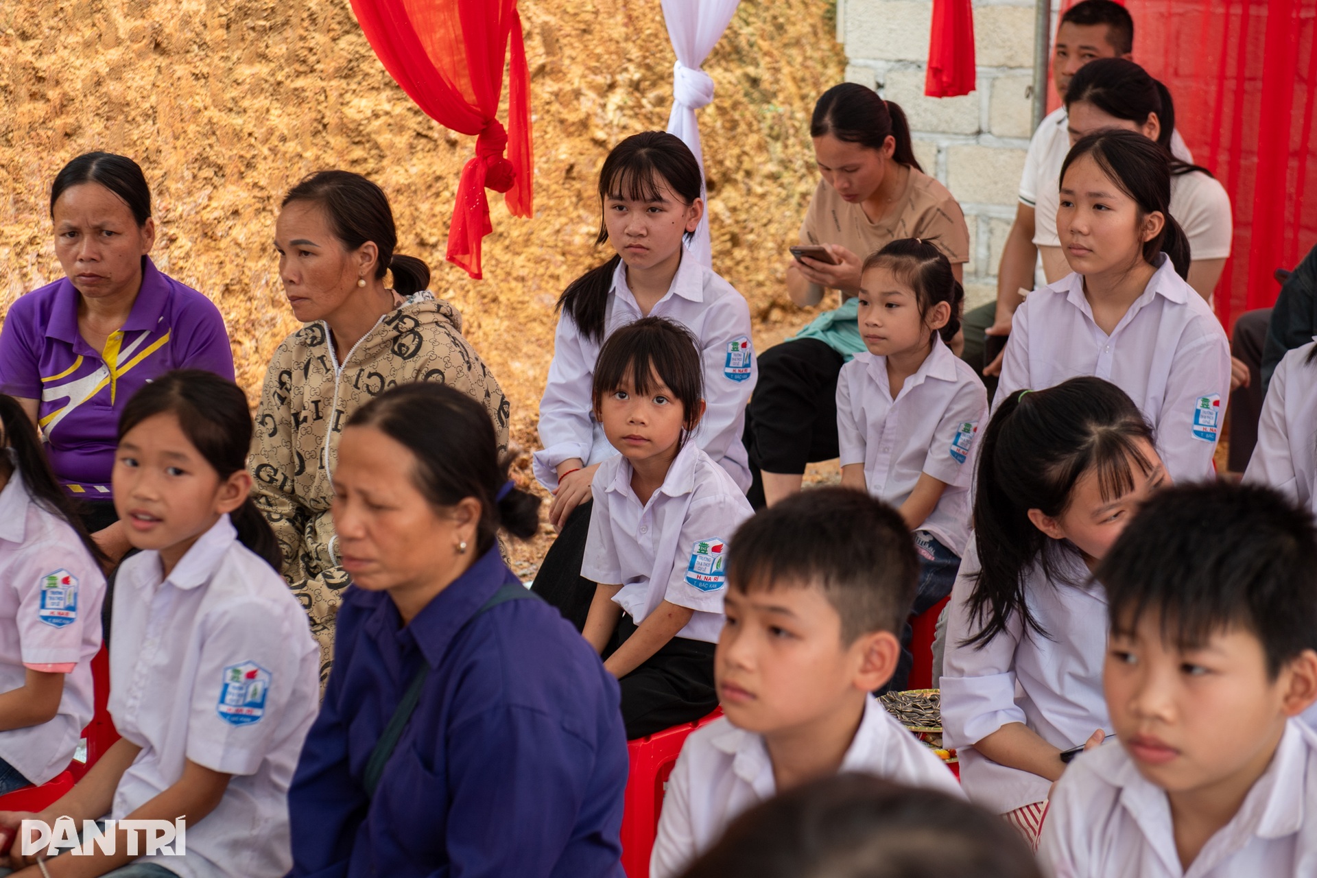 Tình người lan tỏa trong từng ngôi nhà Nhân ái ở Na Rì, Bắc Kạn - 6 Tình người lan tỏa trong từng ngôi nhà Nhân ái ở Na Rì, Bắc Kạn - 6