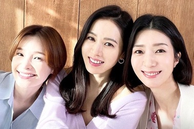 Vừa làm cô dâu xinh đẹp, Son Ye Jin nếm trái ngọt với "Tuổi 39"