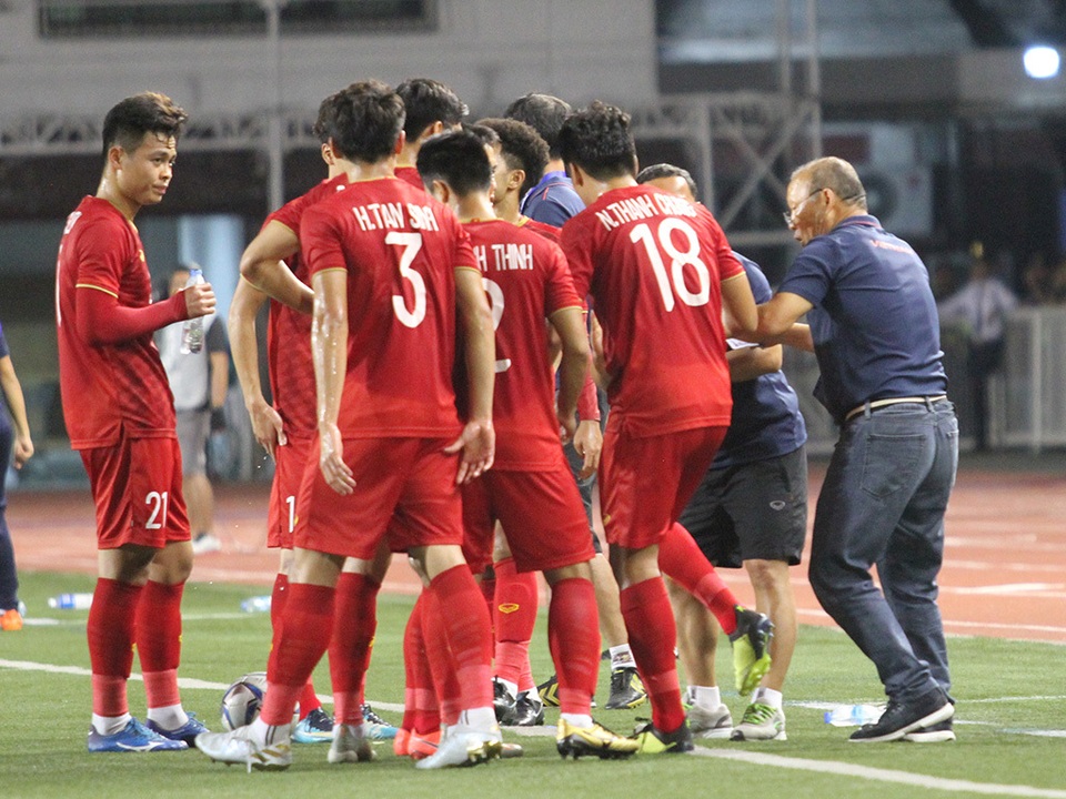 Tiến Linh tập tễnh khiến HLV Park Hang Seo lo lắng - 4 Tiến Linh tập tễnh khiến HLV Park Hang Seo lo lắng - 4