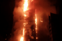 Tòa nhà chọc trời ở UAE cháy nghi ngút như cột lửa