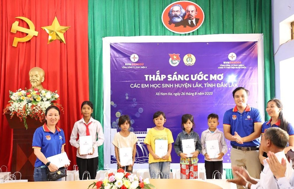 Nhiều hoạt động trao gửi yêu thương đến học sinh Đắk Lắk, Đắk Nông - 3 Nhiều hoạt động trao gửi yêu thương đến học sinh Đắk Lắk, Đắk Nông - 3