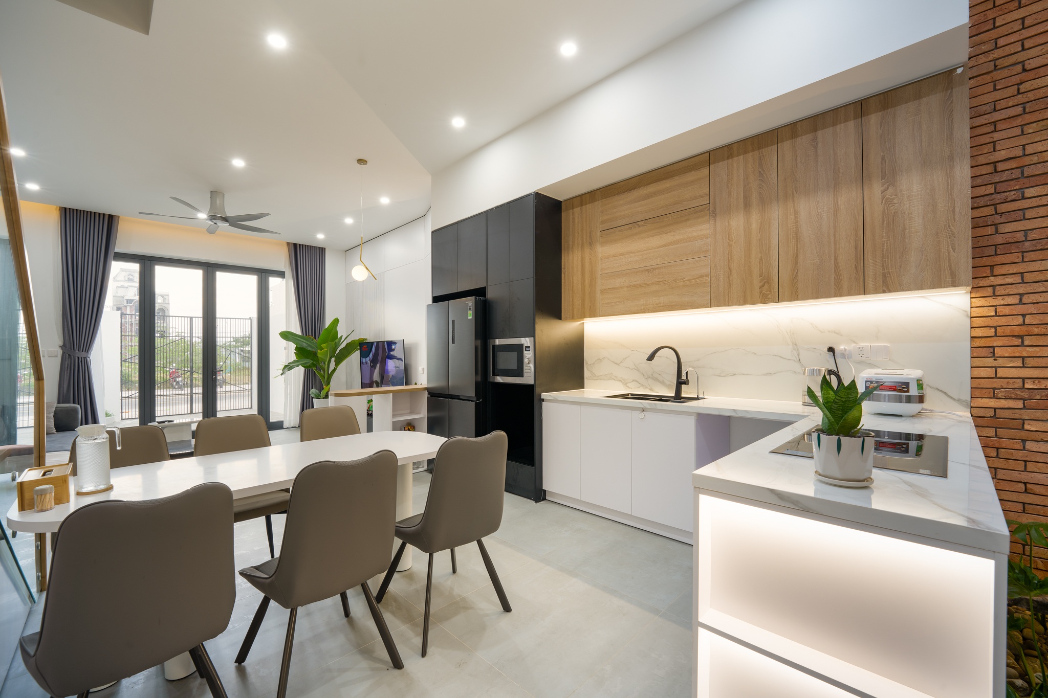 Vợ chồng trẻ chi 2,3 tỷ đồng làm nhà đón nắng độc đáo ở Đà Nẵng - 8 Vợ chồng trẻ chi 2,3 tỷ đồng làm nhà đón nắng độc đáo ở Đà Nẵng - 8