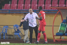 HLV CLB Công An Hà Nội lên tiếng về tin đồn sắp mất việc