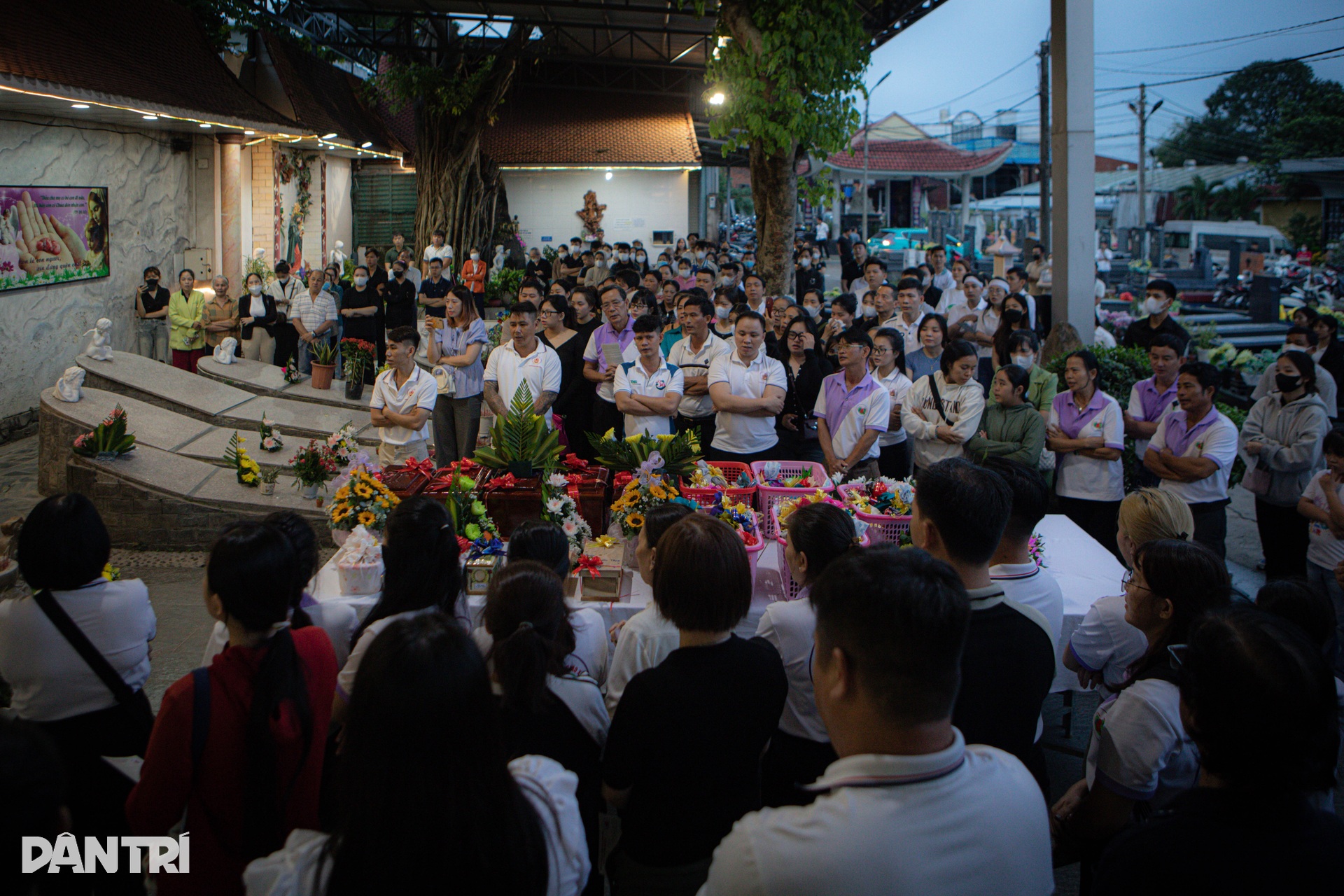 Thánh lễ an táng hàng trăm thai nhi xấu số ở Đồng Nai - 11 Thánh lễ an táng hàng trăm thai nhi xấu số ở Đồng Nai - 11
