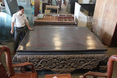 Sập gỗ trắc giá bạc tỷ của “vua đồng nát” Hà thành