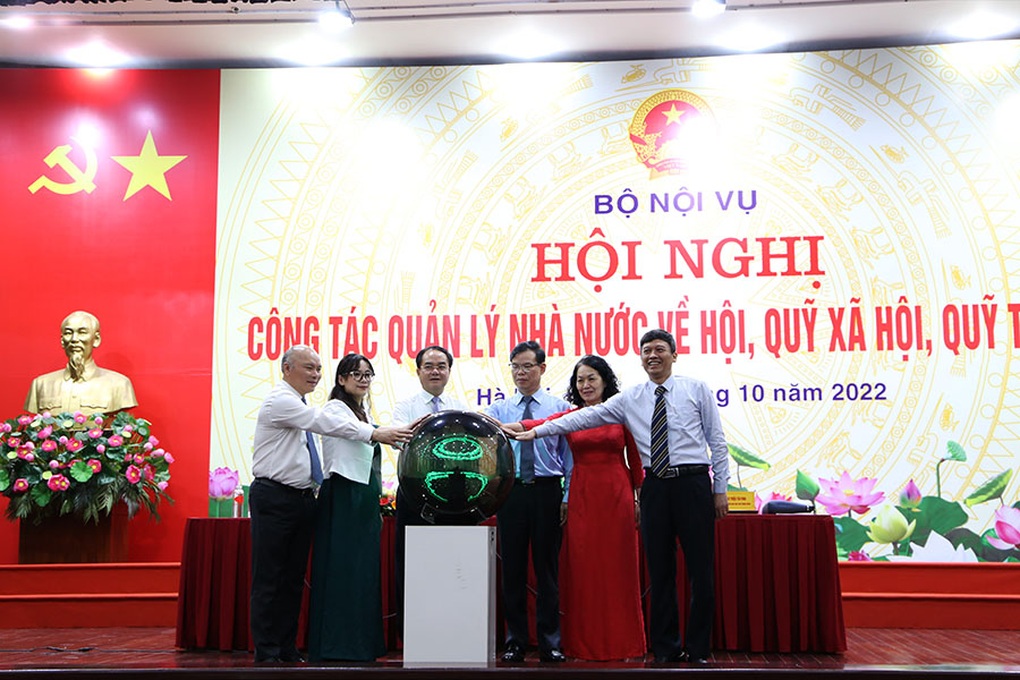 Xử lý tình trạng báo hóa mạng xã hội, tư nhân hóa báo chí - 1 Xử lý tình trạng báo hóa mạng xã hội, tư nhân hóa báo chí - 1