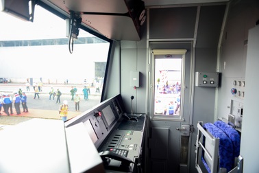 Bên trong buồng lái của tàu metro số 1 có gì?