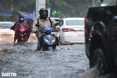 Mưa diện rộng gây ngập ở TPHCM đến cuối tuần