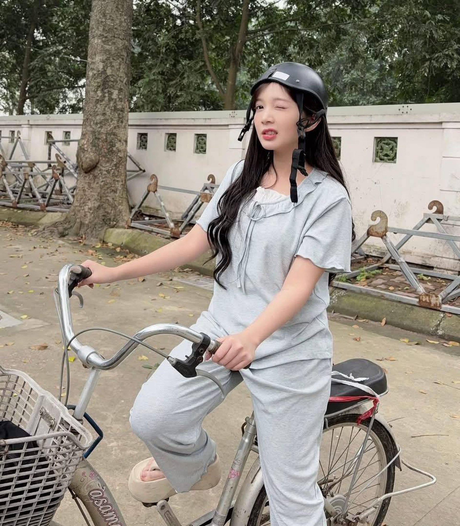 Những hình ảnh hậu trường vui nhộn của phim Cha tôi, người ở lại - 4 Những hình ảnh hậu trường vui nhộn của phim Cha tôi, người ở lại - 4