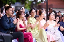 Hoa hậu Ngọc Hân, MC Phí Linh thích thú xem hòa nhạc ngoài trời đặc biệt