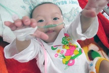 Bé 8 tháng tuổi giành giật sự sống từng ngày vì bệnh tim