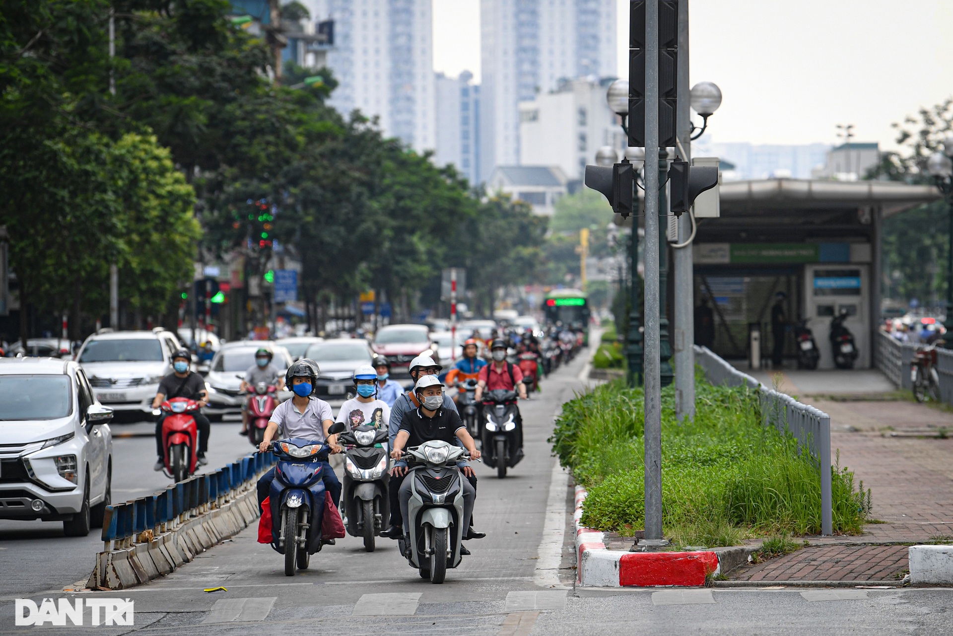 BRT sau 6 năm hoạt động: Đói khách, bị các phương tiện khác chèn ép - 10 BRT sau 6 năm hoạt động: Đói khách, bị các phương tiện khác chèn ép - 10