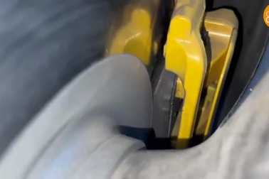 Không thể phanh lại, xe Xiaomi SU7 gây tai nạn trên đường đua