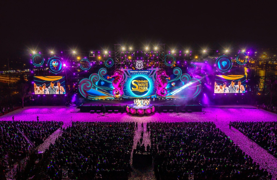 Pháo hoa rực rỡ khai trương tổ hợp biển tạo sóng ở Vinhomes Ocean Park 2 - 6 Pháo hoa rực rỡ khai trương tổ hợp biển tạo sóng ở Vinhomes Ocean Park 2 - 6