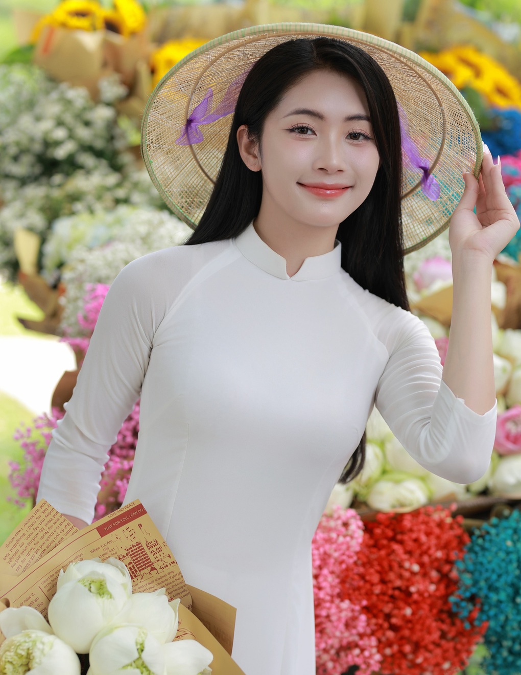 Người đẹp dân tộc Tày khoe dáng thướt tha trong tà áo dài trắng - 3 Người đẹp dân tộc Tày khoe dáng thướt tha trong tà áo dài trắng - 3