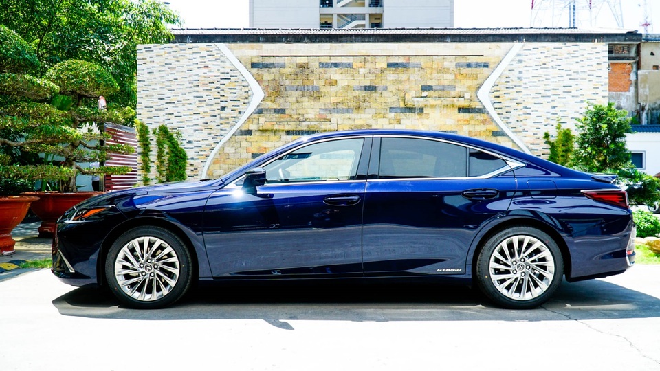 Lexus ES - “Người dẫn đường” an toàn thông minh đến mức nào? - 6 Lexus ES - “Người dẫn đường” an toàn thông minh đến mức nào? - 6