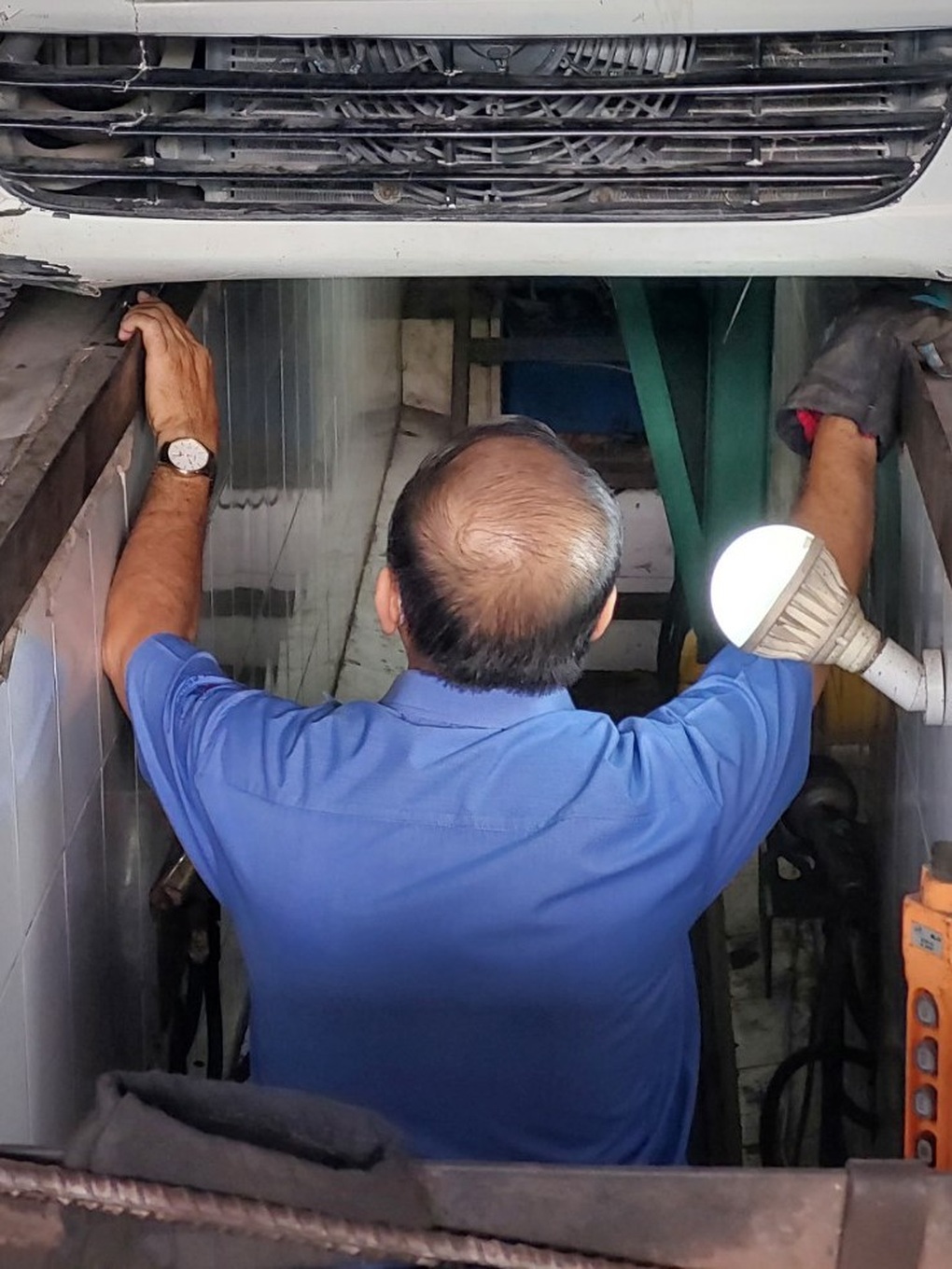 Đi đăng kiểm từ 2h sáng - 2 Đi đăng kiểm từ 2h sáng - 2