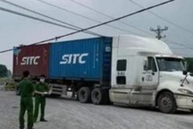 Tài xế trèo lên gỡ dây viễn thông bị điện cao thế giật tử vong