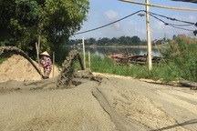 Ngang nhiên chiếm hàng trăm m2 đất để lập bãi cát trái phép tại Hà Tĩnh