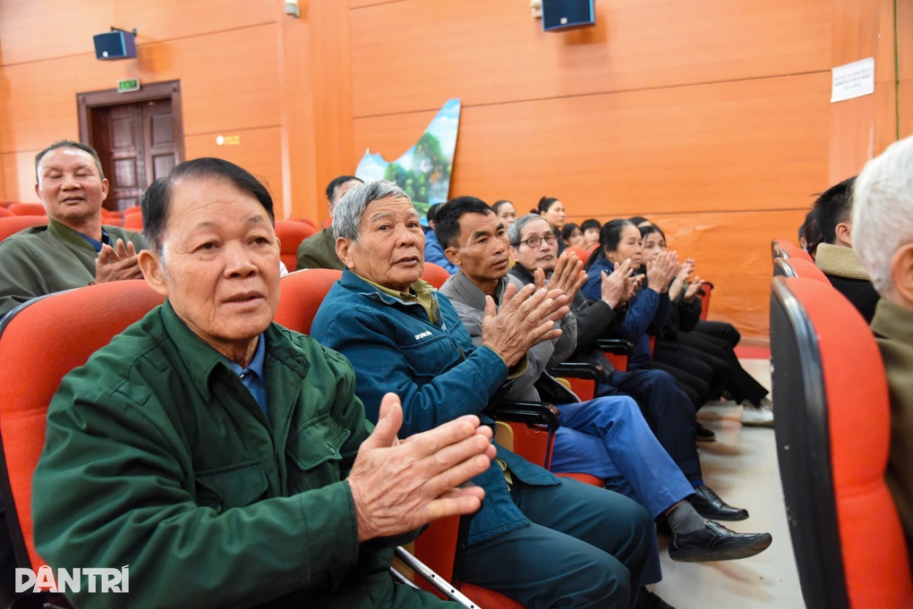 Báo Dân trí trao tặng quà Tết tới các gia đình người có công tại Bắc Giang - 4 Báo Dân trí trao tặng quà Tết tới các gia đình người có công tại Bắc Giang - 4