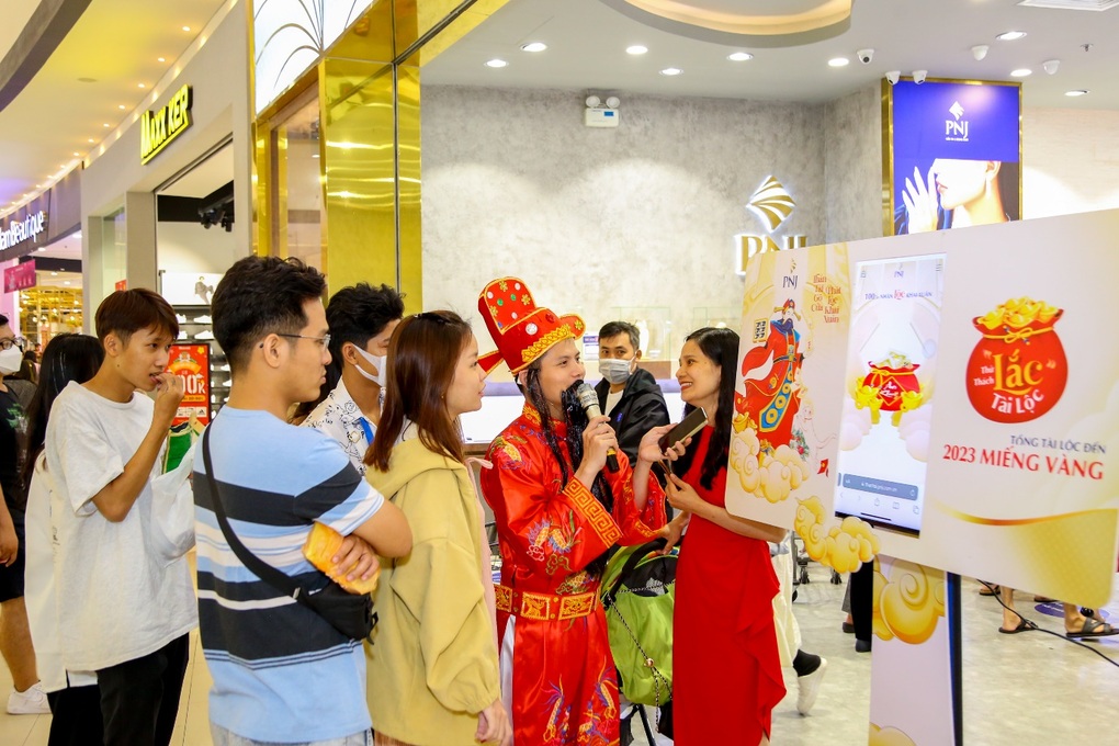 Khách hàng chung tay PNJ góp 5 tỷ đồng vào hoạt động thiện nguyện - 2 Khách hàng chung tay PNJ góp 5 tỷ đồng vào hoạt động thiện nguyện - 2