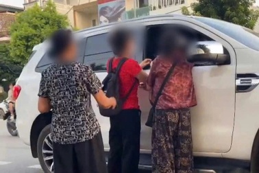 Xử lý “phe vé”  và bãi xe không phép trước trận U23 Việt Nam - Singapore