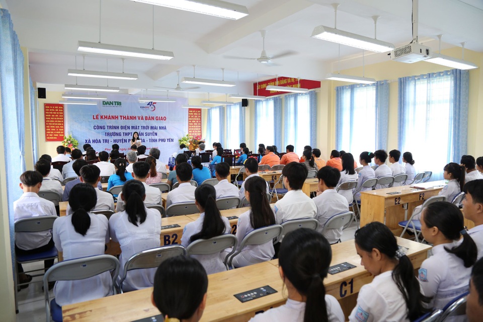 Tặng hệ thống điện mặt trời, giúp trường học chủ động nguồn năng lượng điện - 4