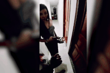 Mở cửa nhà người lạ lúc nửa đêm, bị đe dọa vì... hành nghề chân chính!