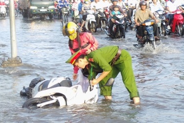 Người Cần Thơ sống chung với “lũ thành phố”