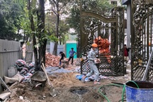 Đề nghị Công an Cầu Giấy điều tra việc dỡ rào vào xây biệt thự "tai tiếng"