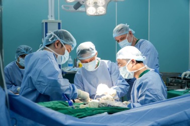 Một tháng cứu người phụ nữ ở TPHCM bị xe tải cán nguy kịch