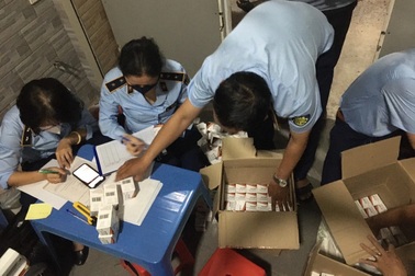 Thu giữ lượng lớn thuốc điều trị Covid-19 tại TPHCM