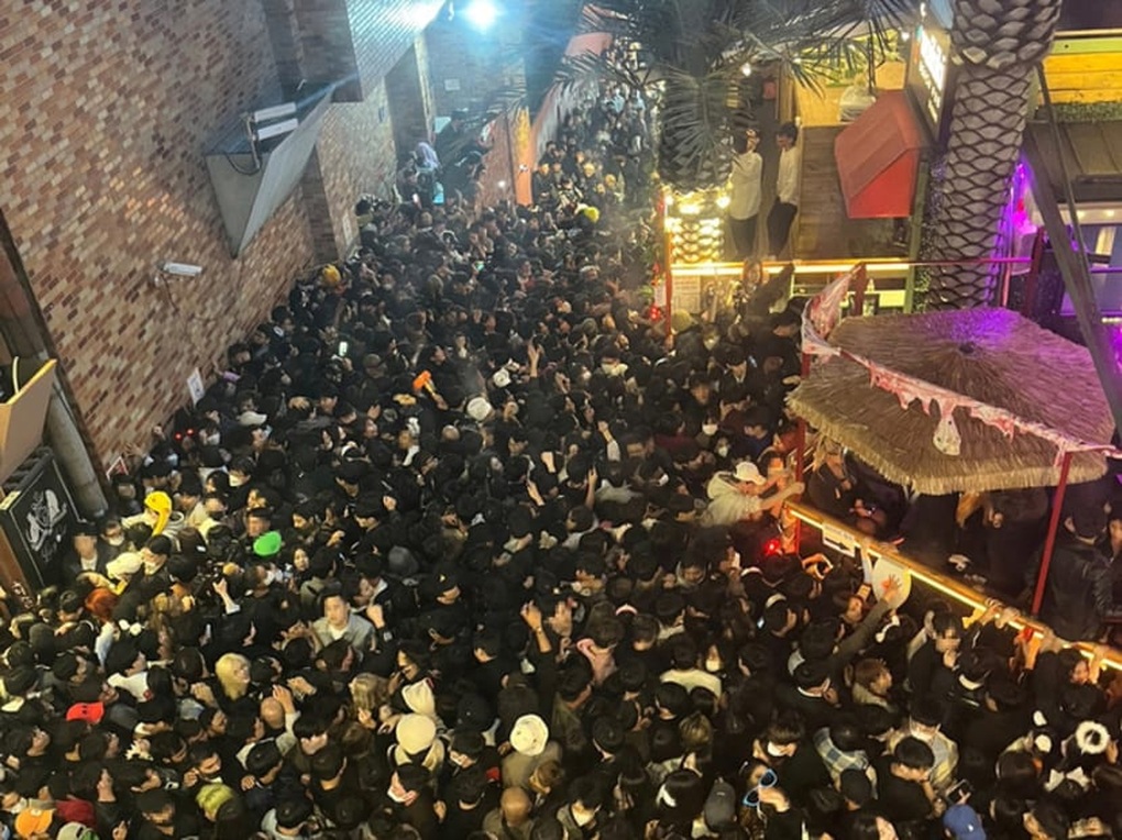 Hé lộ nguyên nhân thảm kịch giẫm đạp Itaewon dưới góc độ khoa học - 2 Hé lộ nguyên nhân thảm kịch giẫm đạp Itaewon dưới góc độ khoa học - 2
