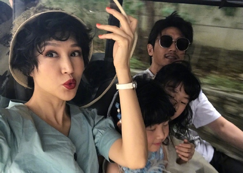 Bao Thanh Thiên Lục Nghị: Sở hữu chục triệu USD, hạnh phúc bên tình đầu - 5 Bao Thanh Thiên Lục Nghị: Sở hữu chục triệu USD, hạnh phúc bên tình đầu - 5