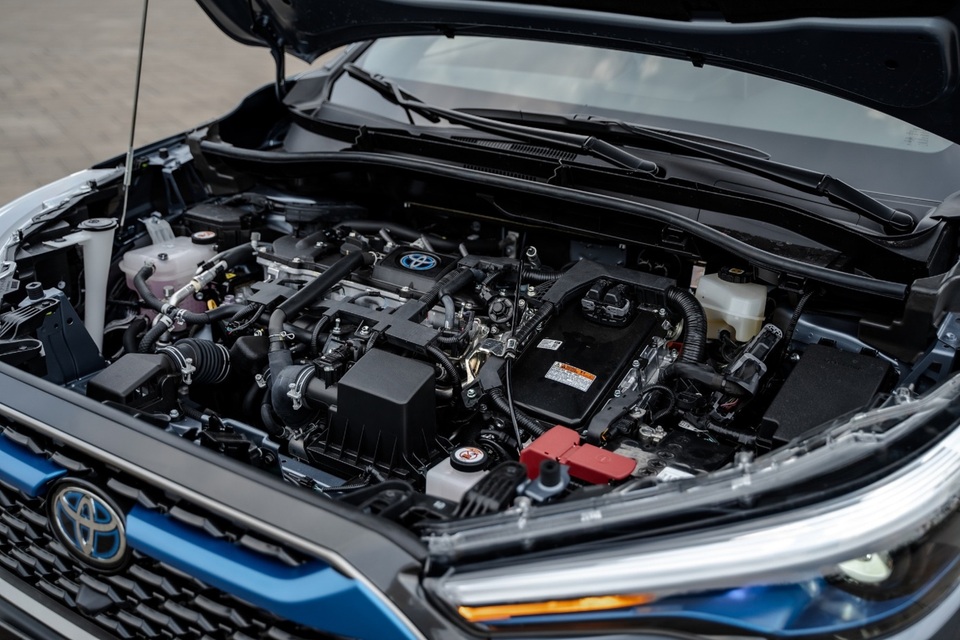 Toyota ra mắt mẫu xe Hybrid đầu tiên trên thị trường Việt Nam - 4 Toyota ra mắt mẫu xe Hybrid đầu tiên trên thị trường Việt Nam - 4