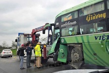 Bố bị xe khách tông tử vong khi đi đón con