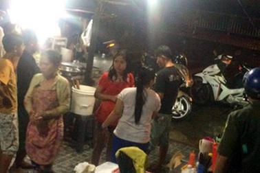 Nhóm thực khách truy sát cả nhà chủ quán ăn, 4 người bị thương