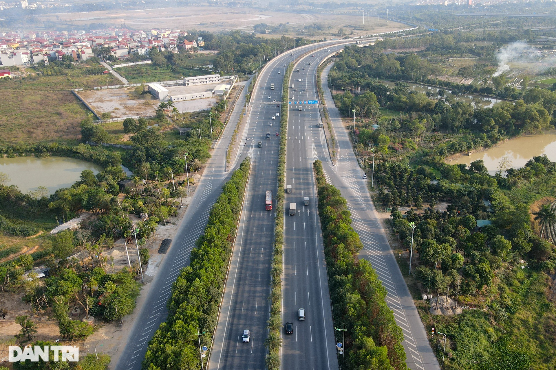 Phát hiện thêm nhiều vạch xương cá ở Hà Nội gây bức xúc người đi đường - 1 Phát hiện thêm nhiều vạch xương cá ở Hà Nội gây bức xúc người đi đường - 1