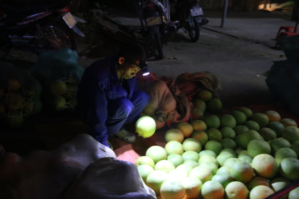 Soi đèn đi chợ bưởi lúc đêm khuya - 15 Soi đèn đi chợ bưởi lúc đêm khuya - 15