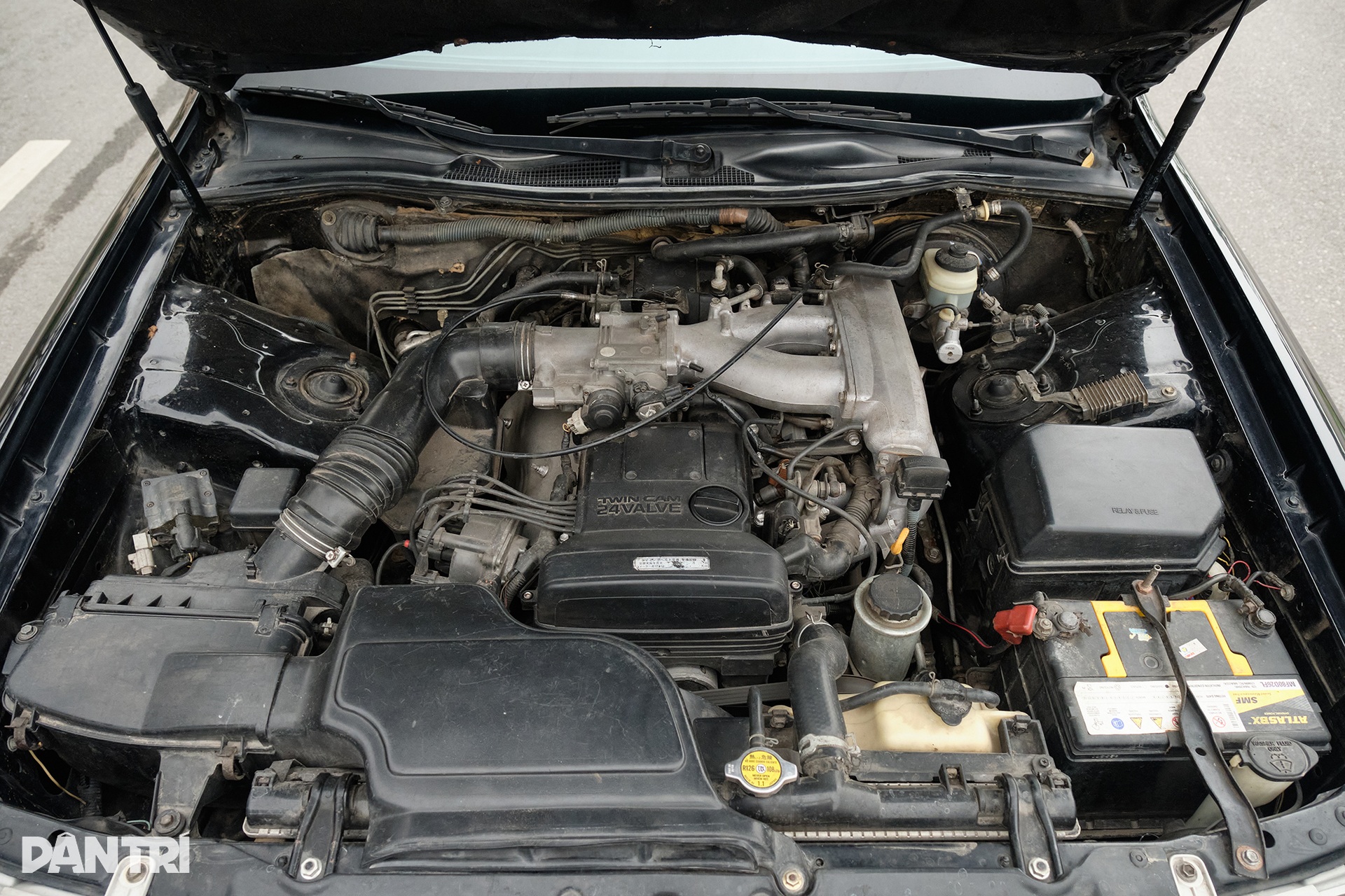 Cận cảnh Toyota Crown 1998: Được trả giá 1,6 tỷ đồng nhưng chủ xe chưa bán - 25 Cận cảnh Toyota Crown 1998: Được trả giá 1,6 tỷ đồng nhưng chủ xe chưa bán - 25