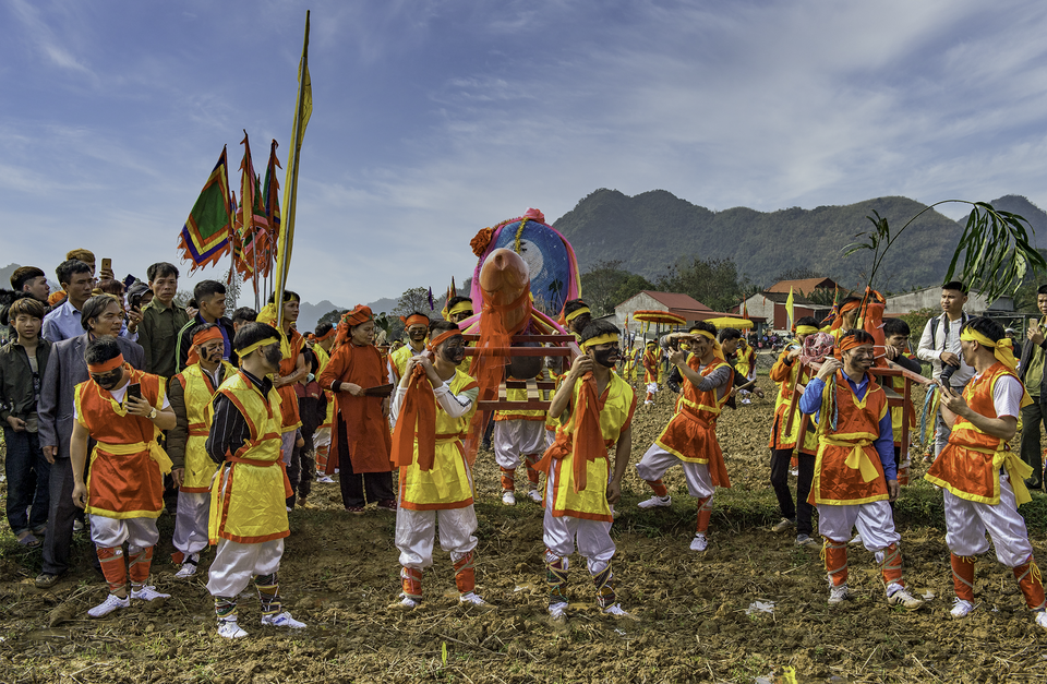 Độc đáo lễ rước sinh thực khí ở Lạng Sơn, du khách ngượng đỏ mặt - 3