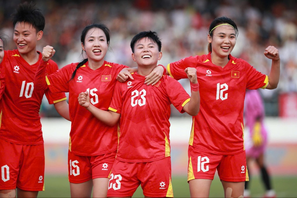 Coach Mai Duc Chung showered his players with praise, declaring they are ready to secure a place in the final - 2 HLV Mai Đức Chung hết lời khen các học trò, sẵn sàng giành vé vào chung kết - 2