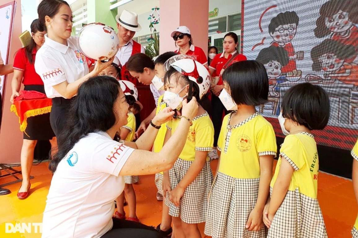 Huy động hỗ trợ trẻ em nghèo, khó khăn qua chương trình giáo dục cộng đồng - 3 Huy động hỗ trợ trẻ em nghèo, khó khăn qua chương trình giáo dục cộng đồng - 3