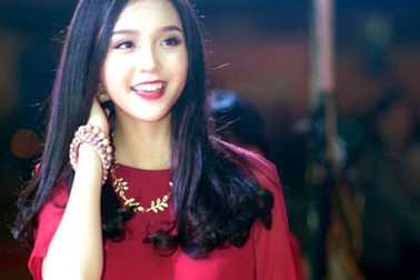 Á hậu Hoàng Anh ngày càng đẹp nhờ "dao kéo"?